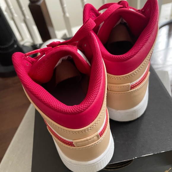 Nike Jordan 1 Mid Big Kid’s sz 5.5Y, W 6.5 - Picture 5 of 9